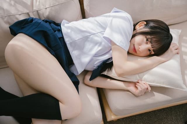 「見せすぎじゃない？」グラビアアイドルが脚線美を見せつける”色気ショット”を投稿