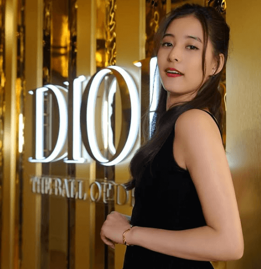 フォロワー500万超の大女優・新木優子「ヴェルサイユ宮殿みたい。」幻想的”美ショット”にネット大反響！