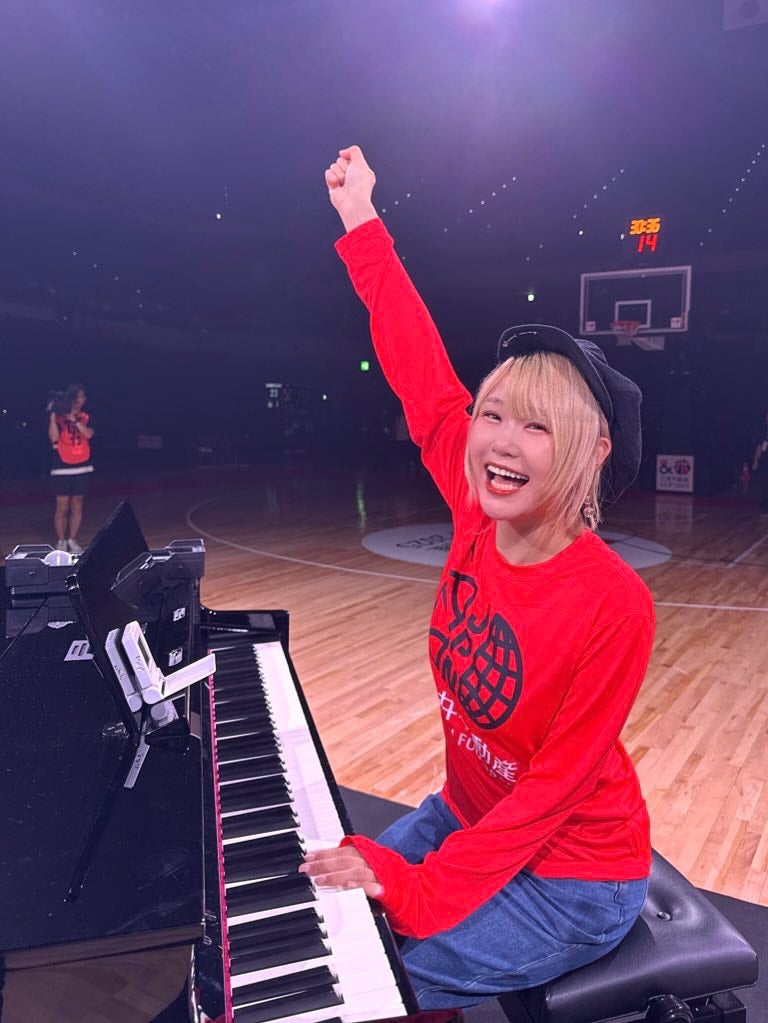 ハラミちゃんがバスケの国際親善試合でオープニング演奏！