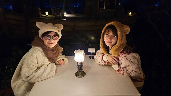 松岡茉優が伊藤沙莉とキュートなメガネ姿でオフを満喫！