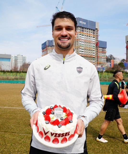 ヴィッセル神戸、光州戦に向けトレーニング実施！トゥーレル選手の誕生日祝いも報告！