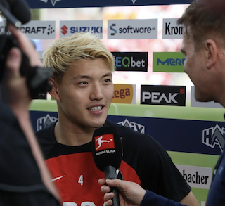 堂安律 圧巻の左足ミドル弾!!フライブルクを2試合ぶりの勝利へ導く