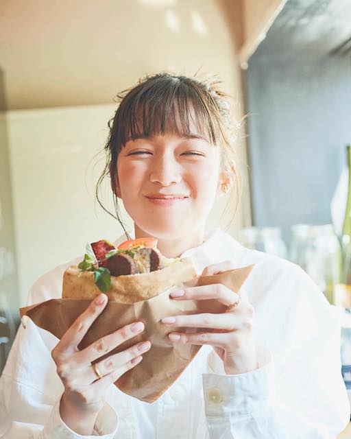 佐藤栞里の笑顔はまるで太陽☀️3年ぶりロケで満面の笑み「幸せな気持ちになります」