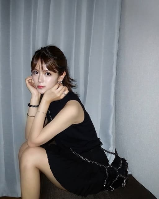 女優・村山優香、ブラックコーデのオフショットを公開！