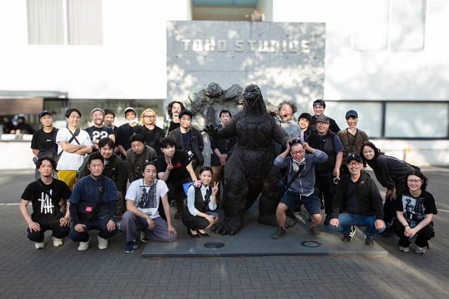 『新幹線大爆破』出演の大原優乃が樋口真嗣監督らとの写真を投稿！「携わらせていただけたことが財産です」