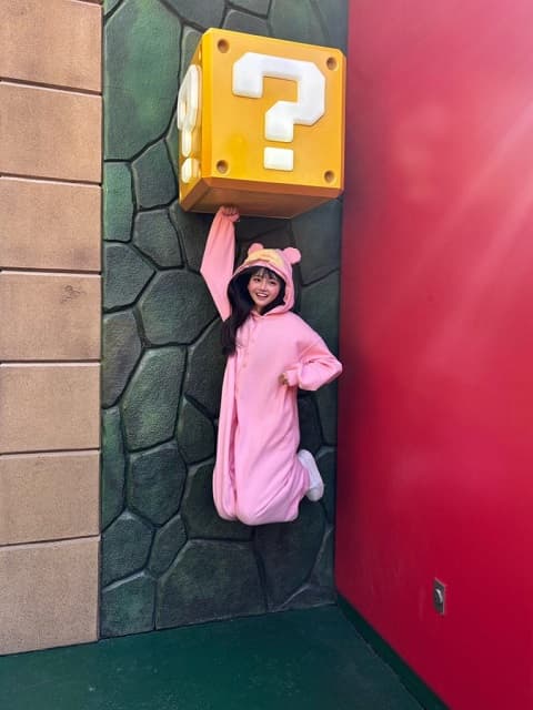 「合成くらい綺麗な飛び方で笑ってる」ポケモン好きモデルが着ぐるみ姿でユニバを堪能