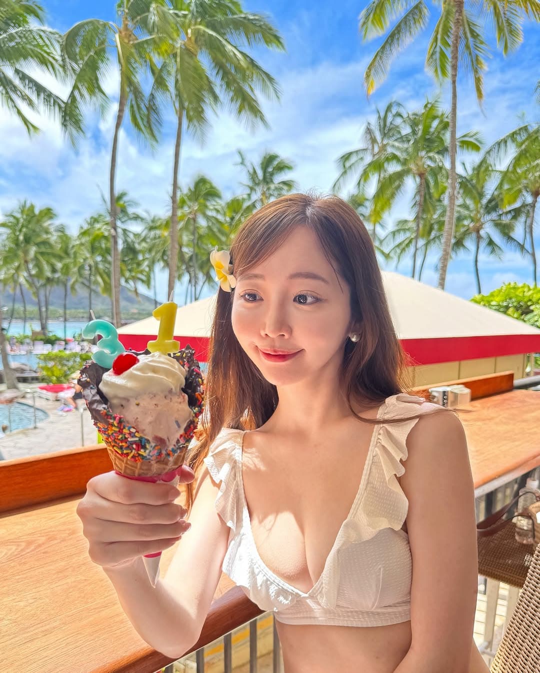 ビキニショット解禁！？ABEMA人気アナが水着姿を公開「セクシー」「ついに見れて感激」と絶賛続々