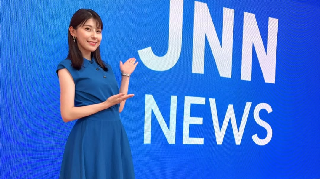 上村彩子、気分がしゃきっとするような 鮮やかな青のワンピースを公開