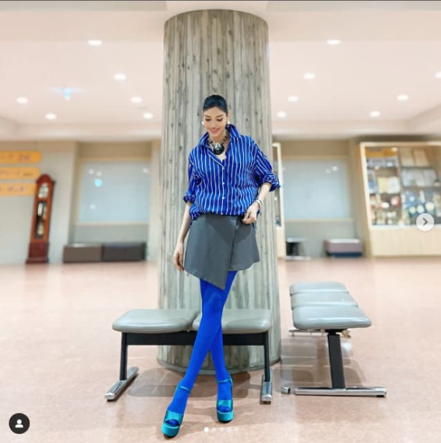 「素敵すぎて息止まる」アンミカ、ビビッドカラーのコーデ披露が話題に！