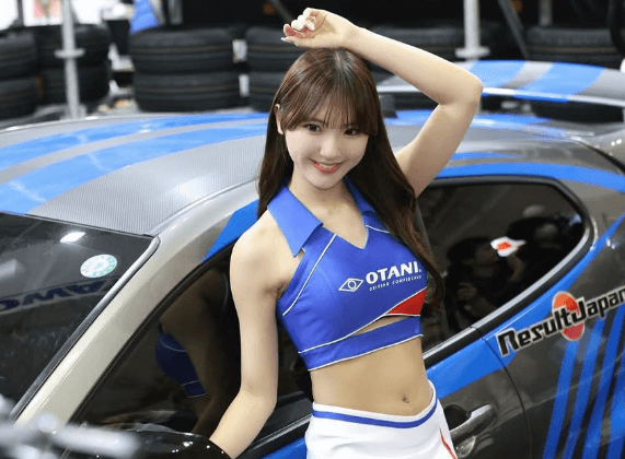 現役女子大生のレースクイーン、イベント会場でフォロワー爆増に大喜び！自慢のプロポーションにファン納得「可愛さ100点満点です」