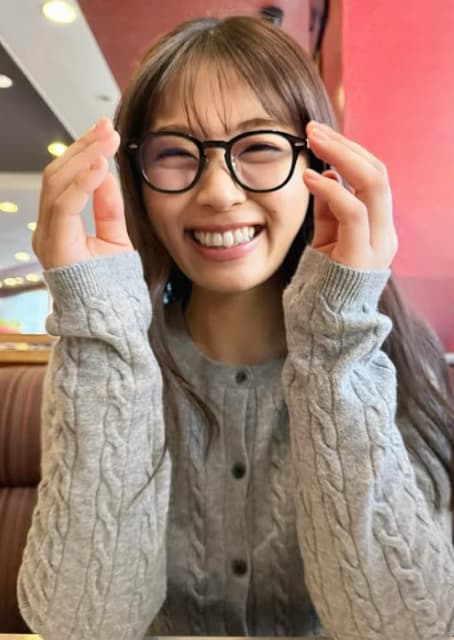 「可愛すぎる！」タレント 渋谷凪咲 「新しいメガネを買いました」