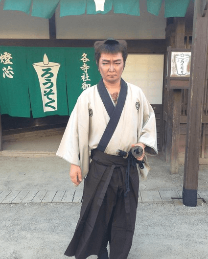 かまいたち　山内　写真整理中にお侍姿の謎ショット発見！ファン大爆笑