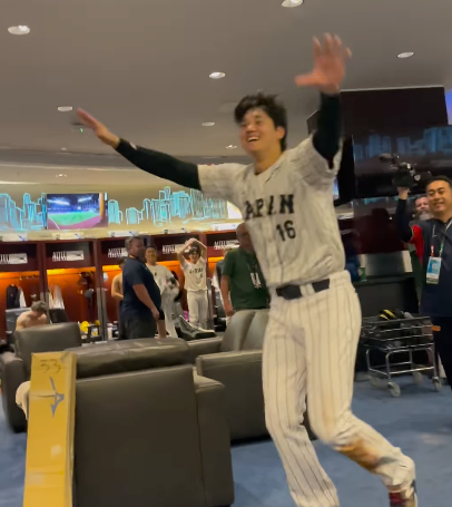 侍ジャパン、劇的勝利後のロッカールームで大はしゃぎ🙌