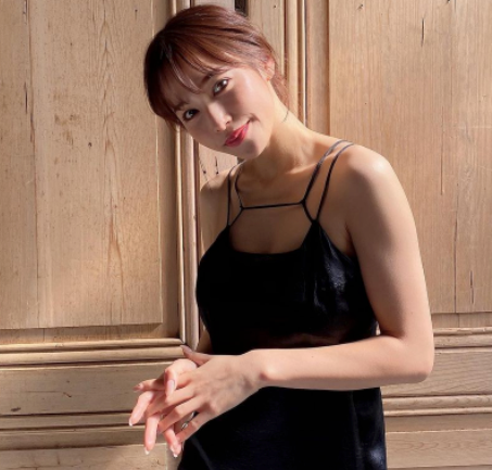 「セクシーすぎです❤️」鷲見玲奈さんの美しすぎるデコルテ&ボディーラインにファン悶絶😍💕