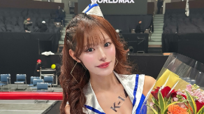 「完売御礼！」広瀬晏夕、K-1 WORLD MAXで熱狂のラウンドガール姿を披露！