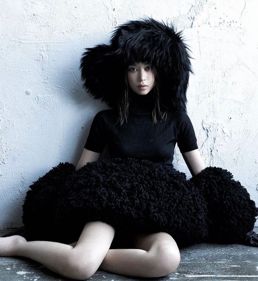 「個性大爆発」あの人気タレントのファッションが話題に