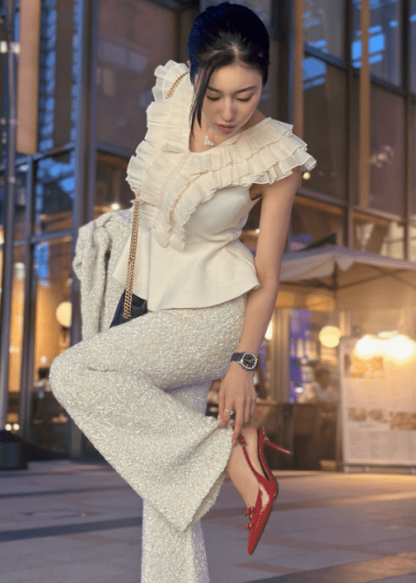 「ぶちカワ」阿部なつきの全身白清楚コーデが可愛すぎると話題！