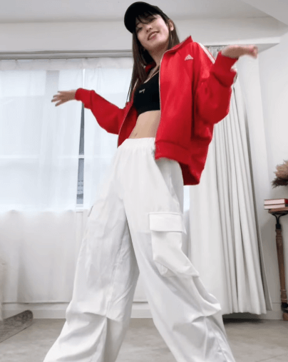 「スタイル良くて可愛いくて…」元グラドルのダンス講師、情熱のヘソ出し・ダンシングムービーを披露しファン拍手喝采！