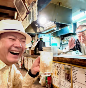 大将とのおしゃべりが酒の肴！？鎧塚俊彦が行きつけの居酒屋で楽しい時間を過ごす
