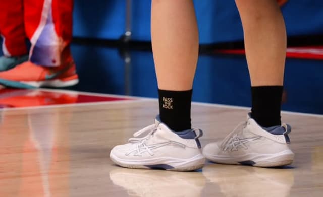 「わたしは元気です！」森岡ほのかが左ひざの怪我を報告