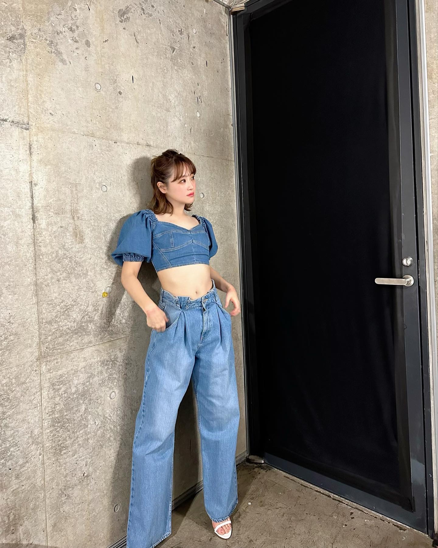 鈴木奈々が体重大公開😲「もっと少なく見える🤔」へそだしショットが話題に💕