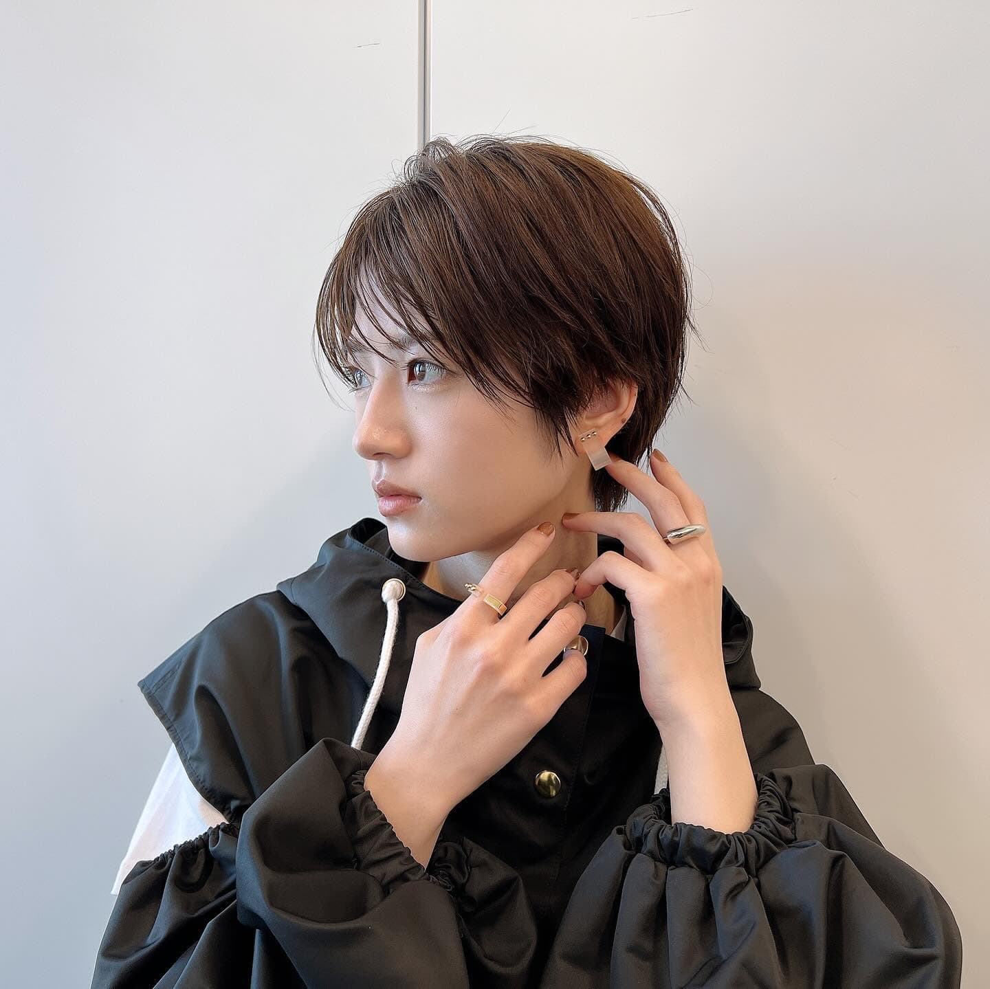 若月佑美イケメンなブラックコーデ披露🖤🖤 「若様カッコいい」との声続出…😮‍💨💕