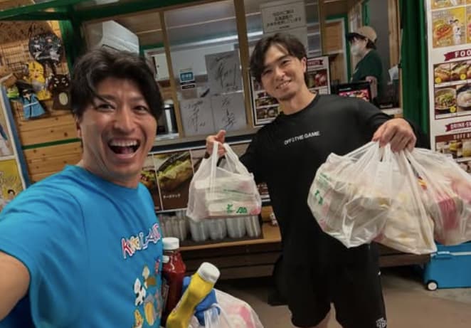 新垣勇人のキッチンカーに訪れた元日ハム戦士がホットドック大量購入で売上大貢献！？