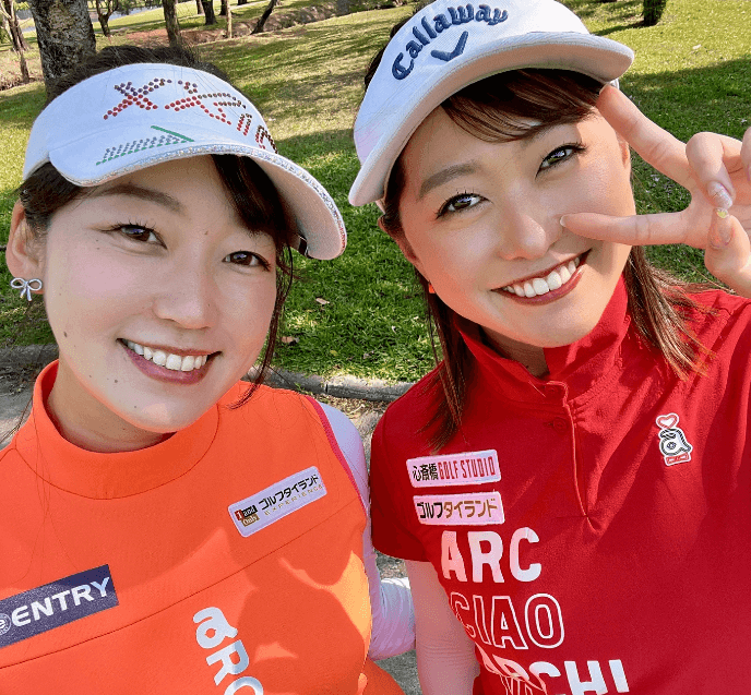 「タイにてダブル美女を発見！！」あのプロゴルファー、太陽の”ヴィーナス・ツーショット”を披露しファン歓喜！「かわ、いい…」