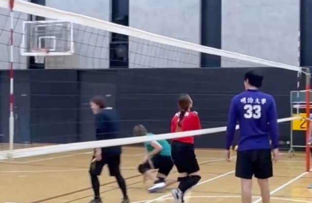 平野ノラが“超絶1人時間差攻撃”を動画で公開！