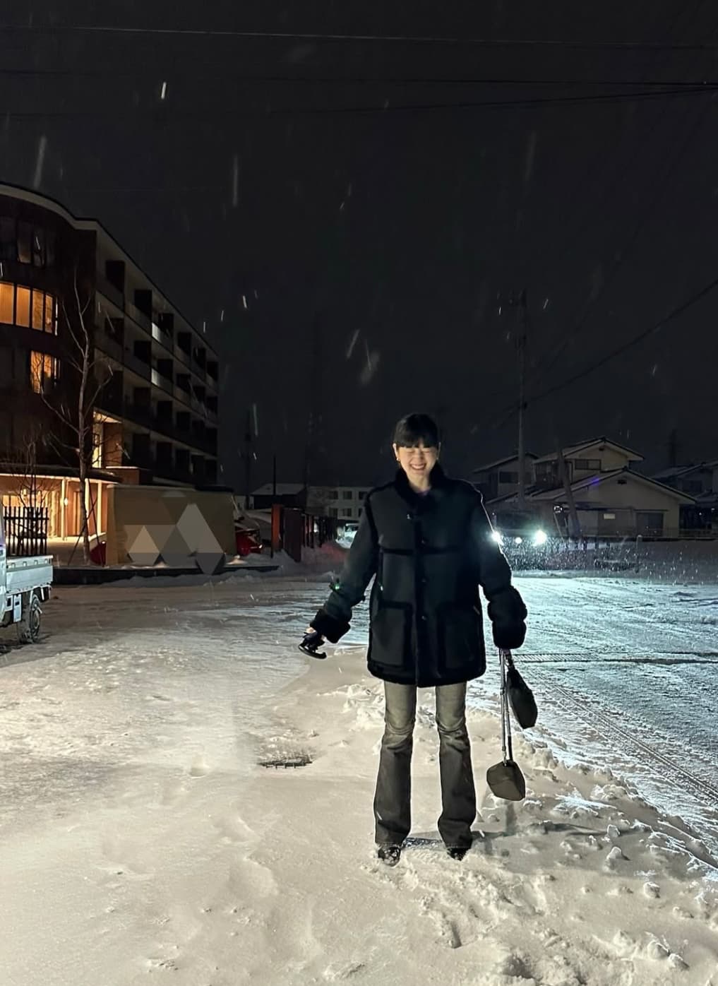 稲垣啓太＆新井貴子夫婦、仲睦まじい雪合戦ムービーにほっこり♡「奥様に投げる時優しい」「お似合いの最高のご夫婦」