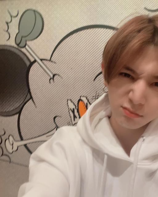 山田涼介 自身の部屋を公開しファン悶絶😳💖「お洒落で素敵な空間✨」