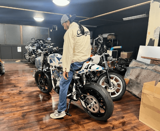 長瀬智也、”ザ・ワイルド”なライダーバックショットが”最高にクール”と話題に