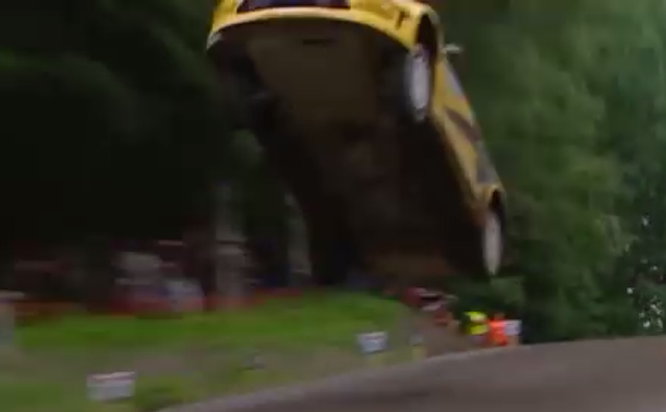 WRC 伝説のジャンプ再び！フィンランドで沸いた衝撃シーン