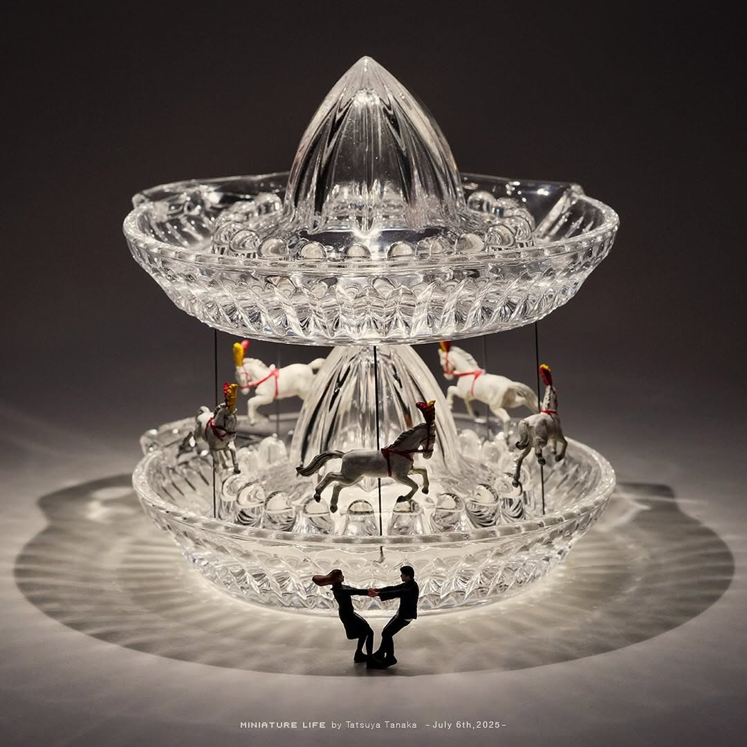 ロマンチックな舞台を〇〇で表現！？田中達也の幻想的な新作にファンときめき