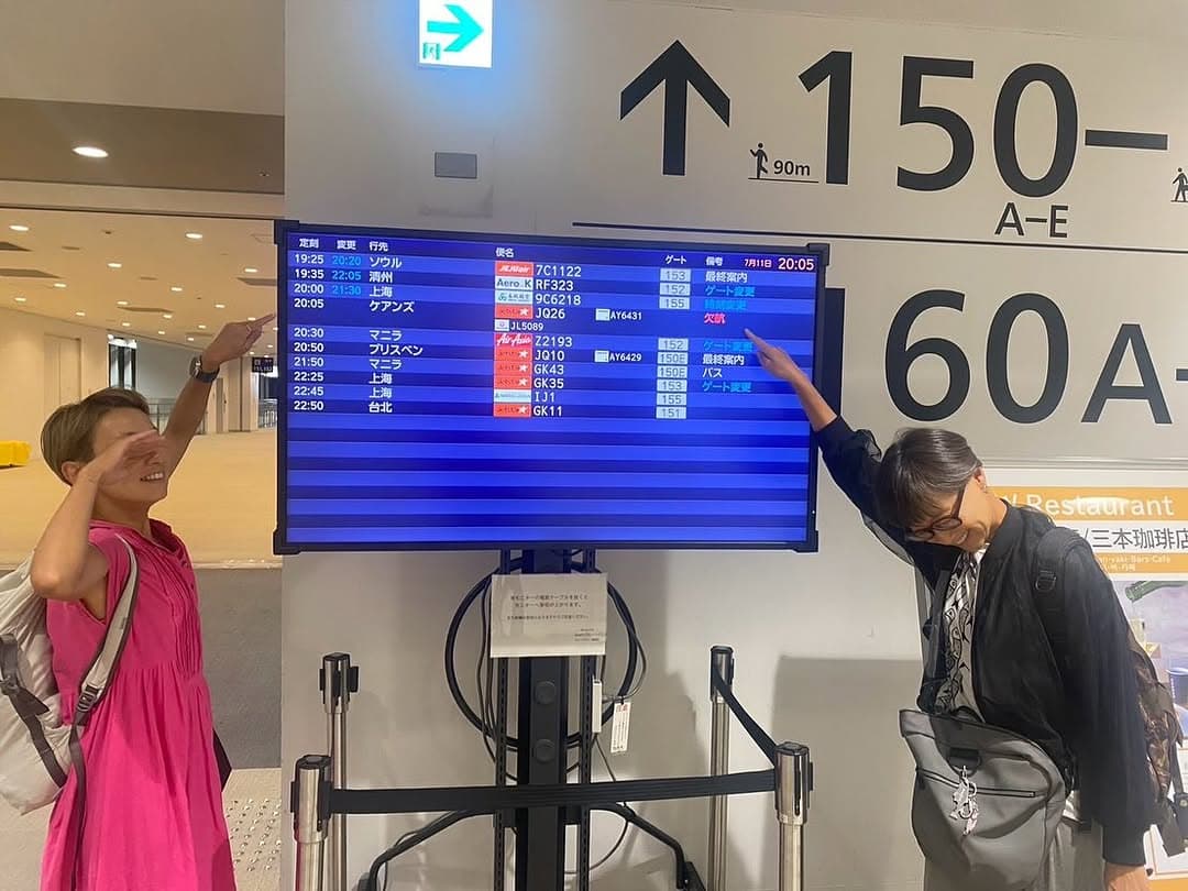 「ちょっと口元笑ってない？」美人マラソンランナー〇〇、まさかの飛行機欠航！ケアンズマラソン挑戦記