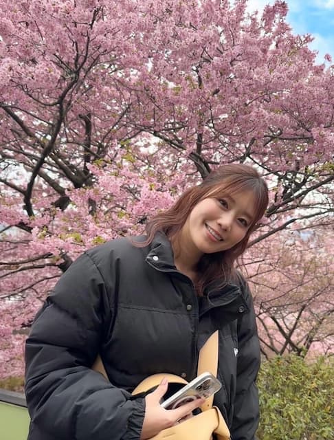 稲村亜美、初桜といちご狩りを満喫！オフショットが美しいと話題に