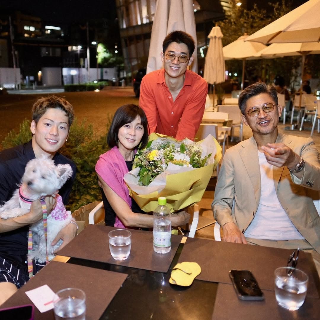 「華麗なる一族とはこういうこと‼」三浦孝太が公開した家族写真に反響