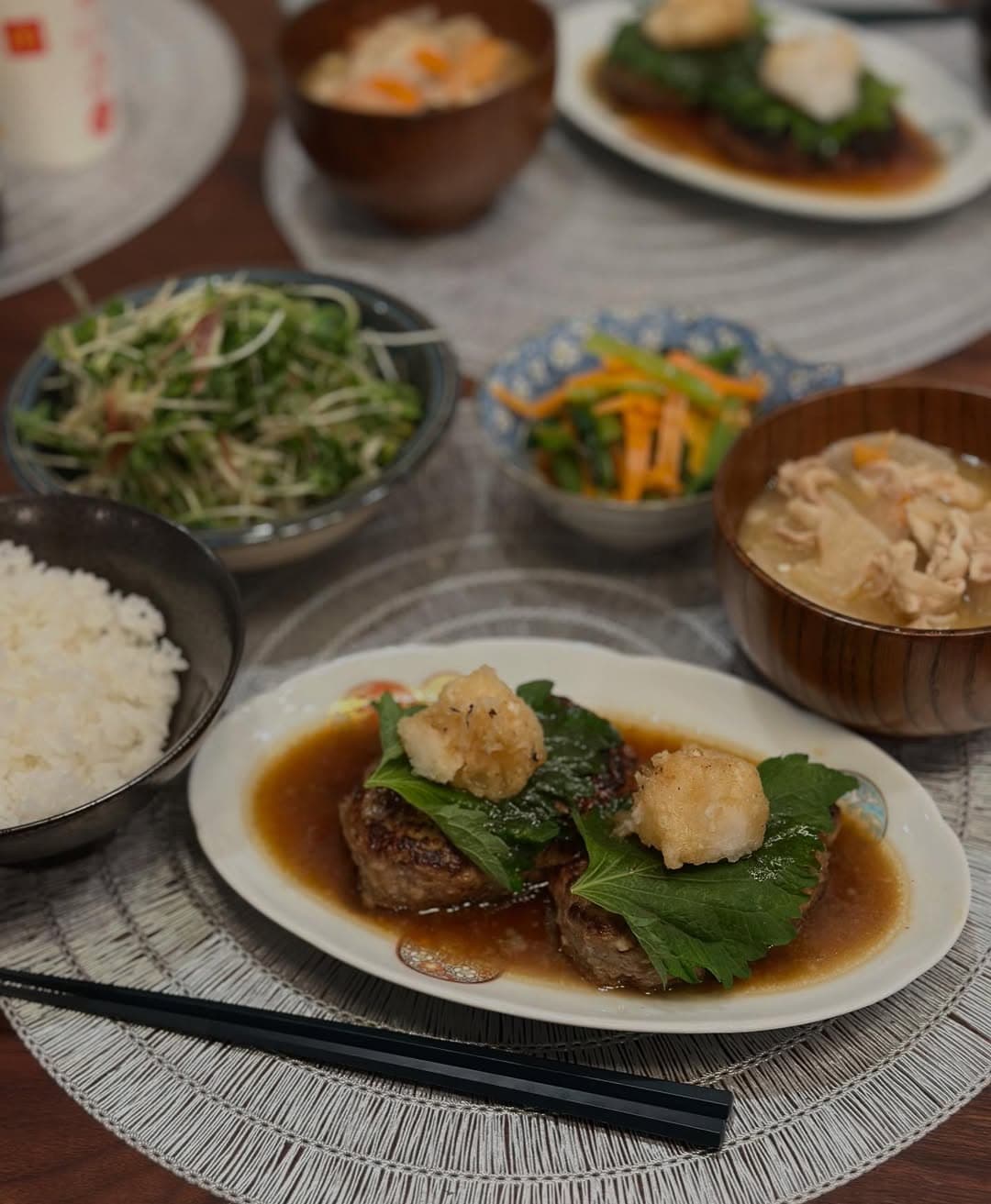 鷲見玲奈、夜ご飯のハンバーグ定食を披露「ご飯が進むのは間違いない」と話題に