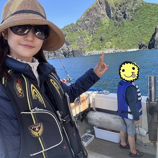 「ほんまに素敵な家族やなぁ」小倉優子ファミリー、春休みは沖縄で海釣りを楽しむ！