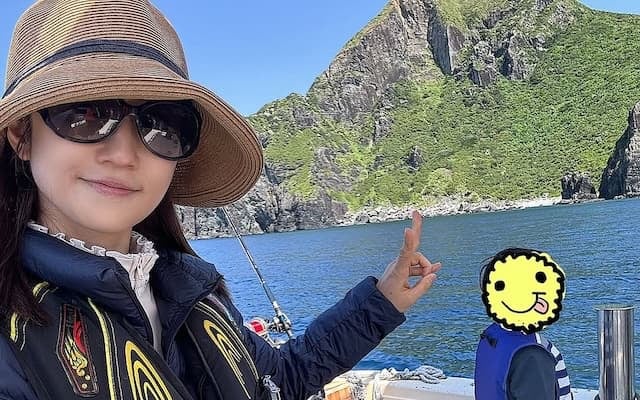 「ほんまに素敵な家族やなぁ」小倉優子ファミリー、春休みは沖縄で海釣りを楽しむ！