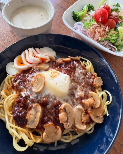 小沢仁志、朝から“金のボロネーゼ”爆食い！撮影前とは思えぬ全力モード