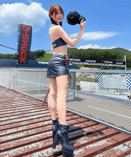 「素晴らしいスタイル！」あの高身長レースクイーンがベストプロポーションを披露！