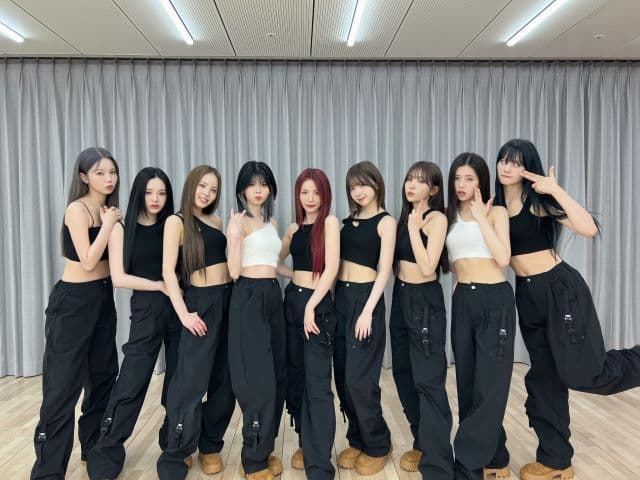 NiziU、新たなダンス動画をサプライズ公開！大人っぽさが魅力のクールなオフショットも