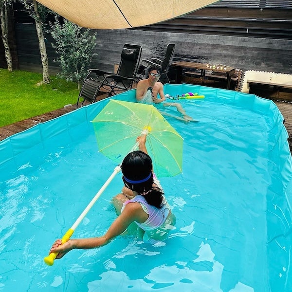 ロンブー田村淳、豪華自宅で親子ともにプールで大はしゃぎ 水難事故に注意喚起も