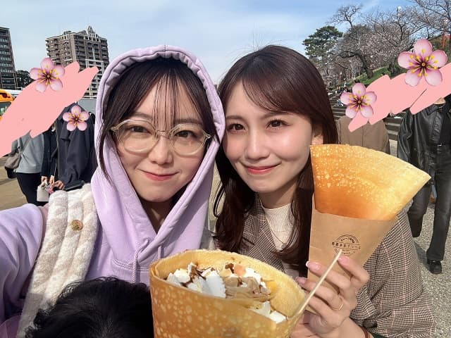 「2人とも桜のように綺麗」峯岸みなみが元AKB48仲間・小嶋真子と”桜まつり”を満喫！