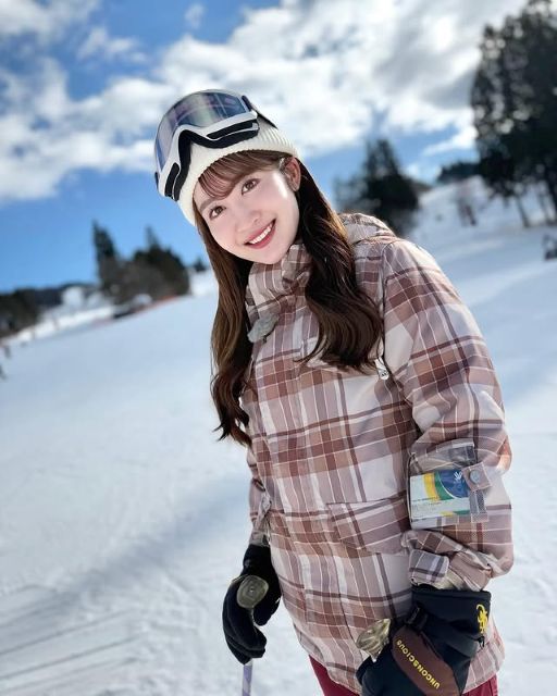 沢井里奈、久しぶりのスキーロケで見せた『激カワウエア』スマイルショットにファン悶絶⁉