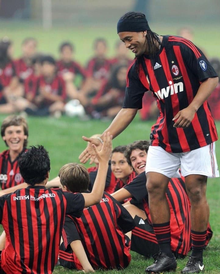 “あの日の歓声を胸に”　ロナウジーニョがミラン加入17周年を回想