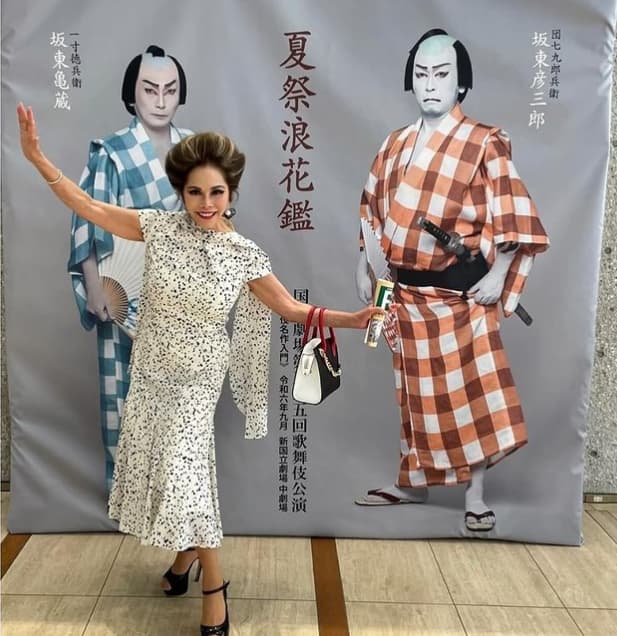 デヴィ夫人　新国立劇場で歌舞伎鑑賞後、『叙々苑』で至福の焼肉ディナー