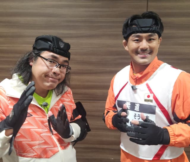 ロッチ中岡、今年も『逃走中』出演に「一生懸命逃げます！」と銅メダリストとツーショット！