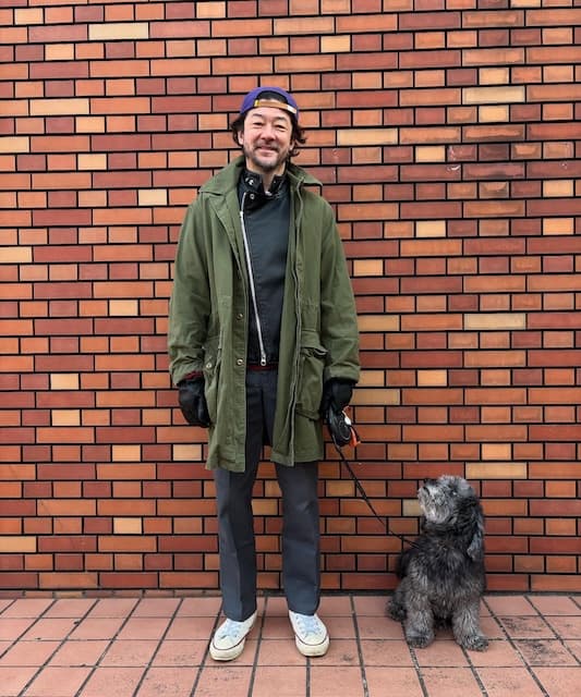 浅野忠信が犬の散歩ショットを投稿　カッコ良すぎる着こなしにファンが反応